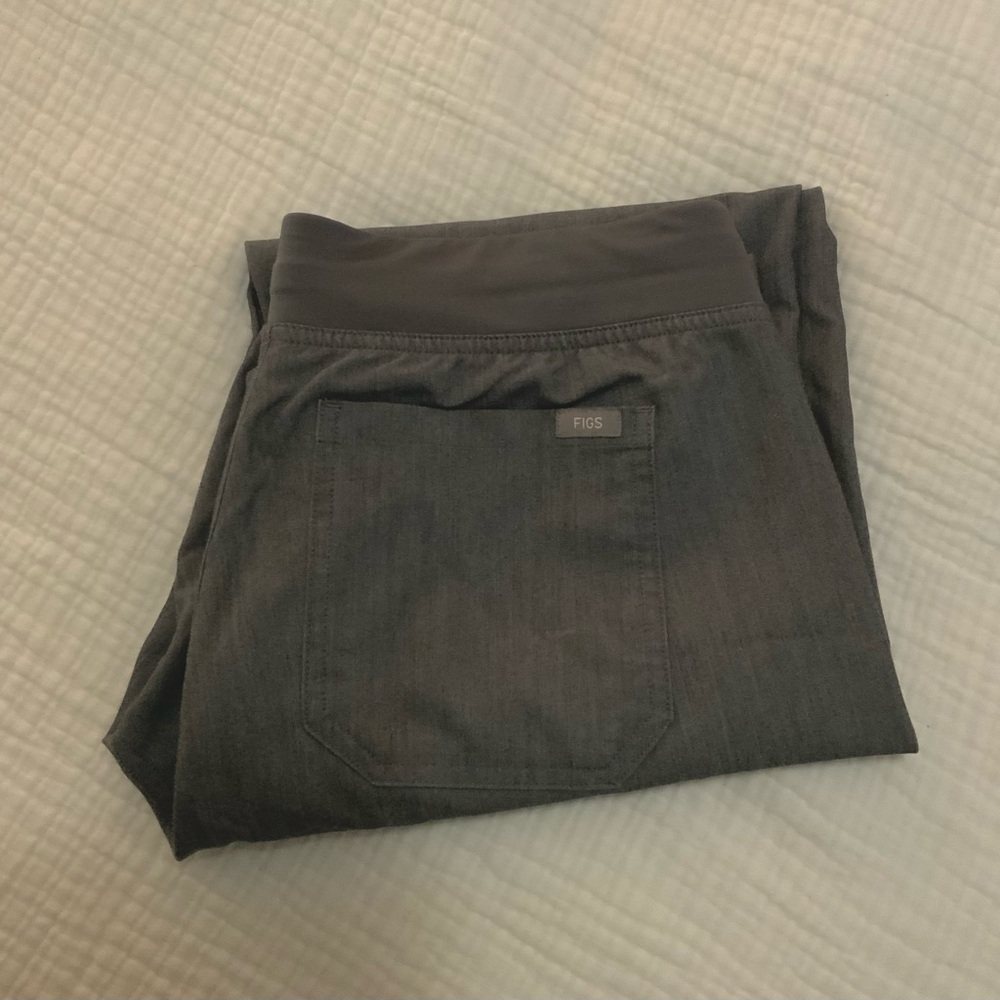FIGS Women’s Charcoal Scrubs